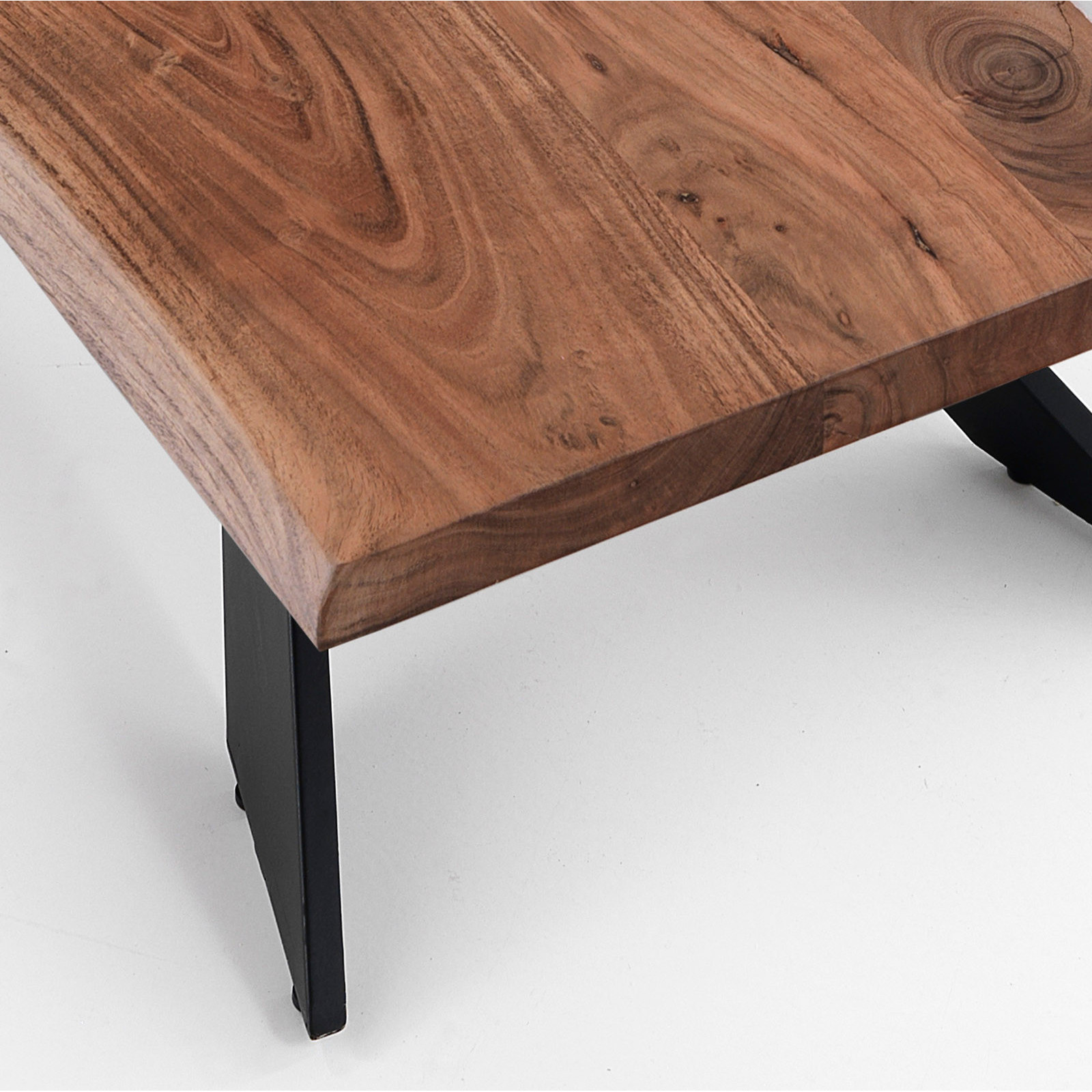 Tavoli allungabili in legno massello. Su misura e personalizzati.